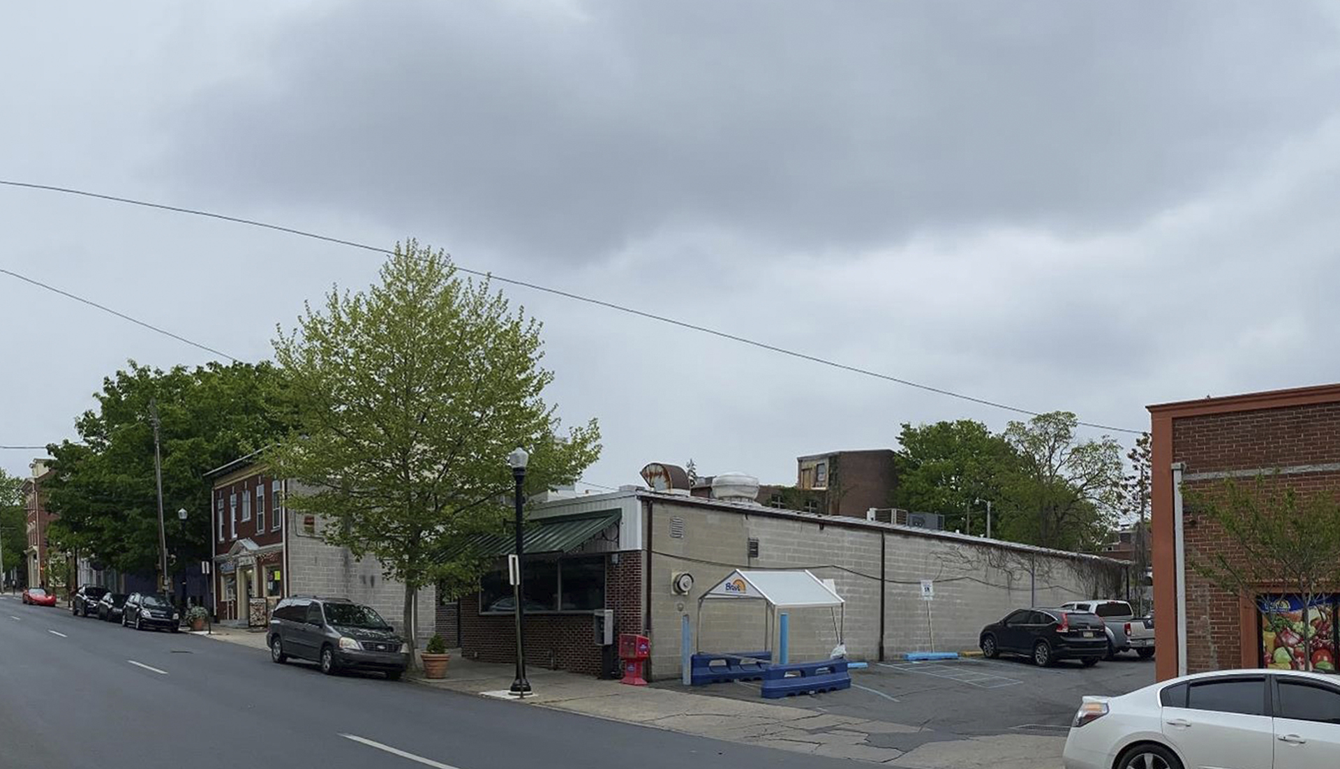 City street view of vacant pizza shop and surrounding buildings